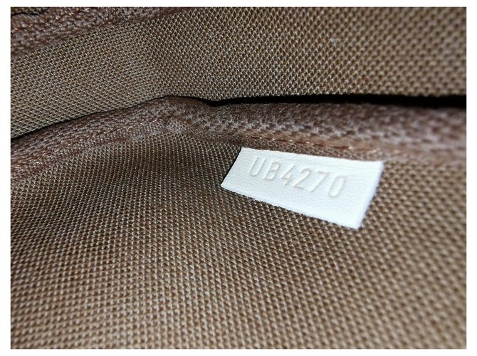Louis Vuitton Mini custodia per accessori con monogramma Gold hardware - vista 11