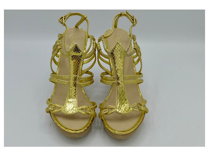 Sandali con zeppa Chanel in pelle di serpente oro D'oro - vista 2
