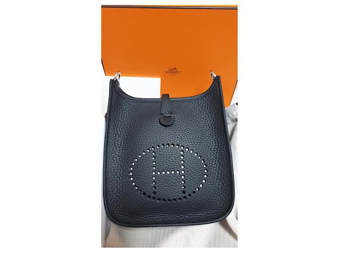 Borsa Hermès Evelyne TPM 16 in pelle Taurillon Clemence nera Nero - vista 2