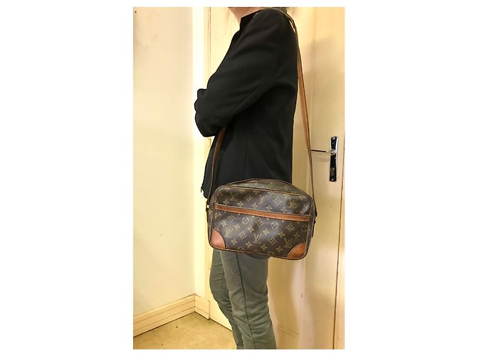 Louis Vuitton Trocadero Reporter Canvas Monogrammato Caramello Marrone scuro - vista 2