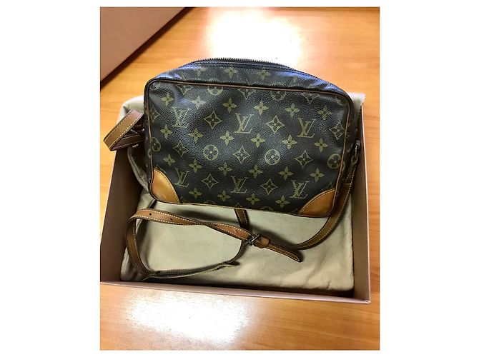 Louis Vuitton Trocadero Reporter Canvas Monogrammato Caramello Marrone scuro - vista 3