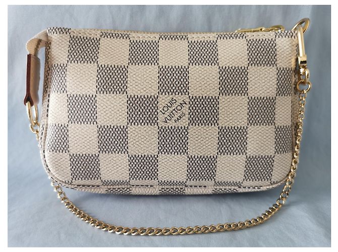 Louis Vuitton Mini Pochette accessori Azur Gold hardware - vista 3