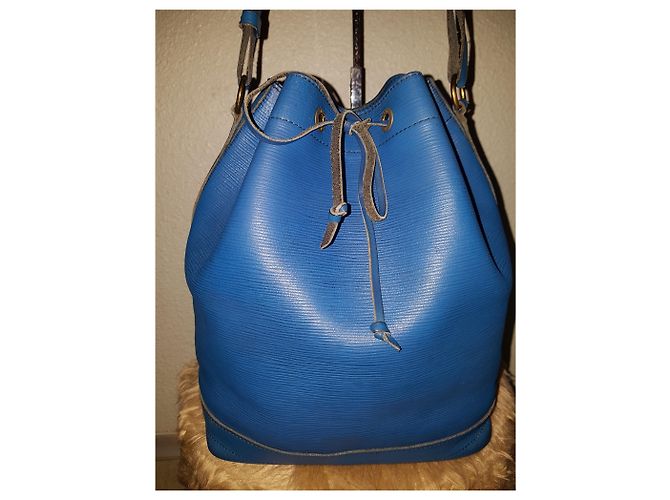 Noe Borsa a mano Louis Vuitton Noé in pelle epi blu - vista 2