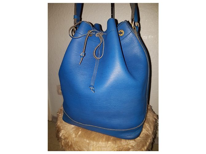 Noe Borsa a mano Louis Vuitton Noé in pelle epi blu - vista 3