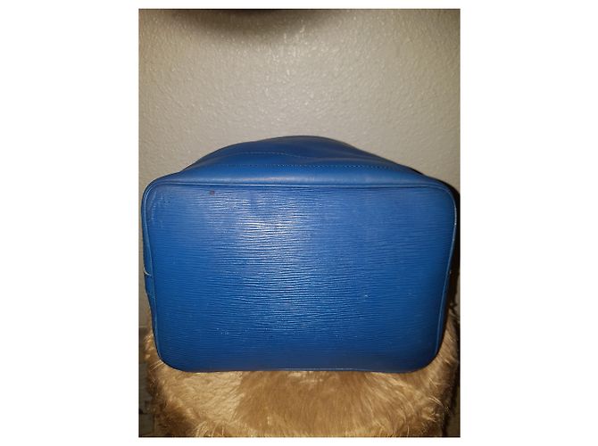 Noe Borsa a mano Louis Vuitton Noé in pelle epi blu - vista 4