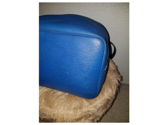 Noe Borsa a mano Louis Vuitton Noé in pelle epi blu - vista 5