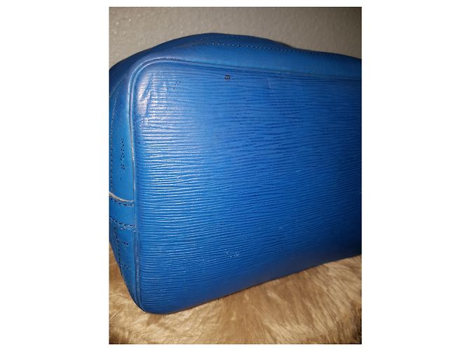 Noe Borsa a mano Louis Vuitton Noé in pelle epi blu - vista 6