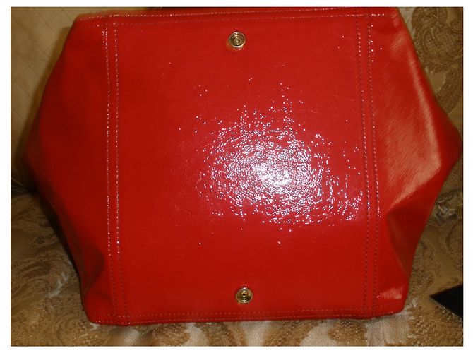 Borsa Yves Saint Laurent YSL Downtown M Rossa in Pelle Vernice - vista 3