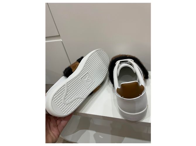 Louis Louise Sneakers Louis Vuitton Pelle Bianca e Visone 36.5 Bianco - vista 2