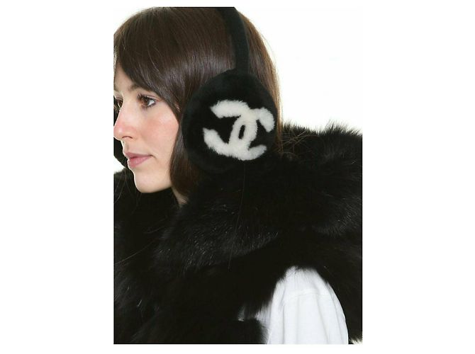 PARAORECCHIE CHANEL CC MOUTON MONTONE PELLICCIA NERA Nero Bianco - vista 6