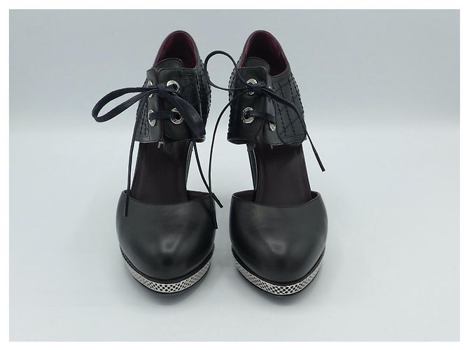 Chanel Binden Sie vordere perforierte Stahlstiefel Schwarz - Ansicht 4