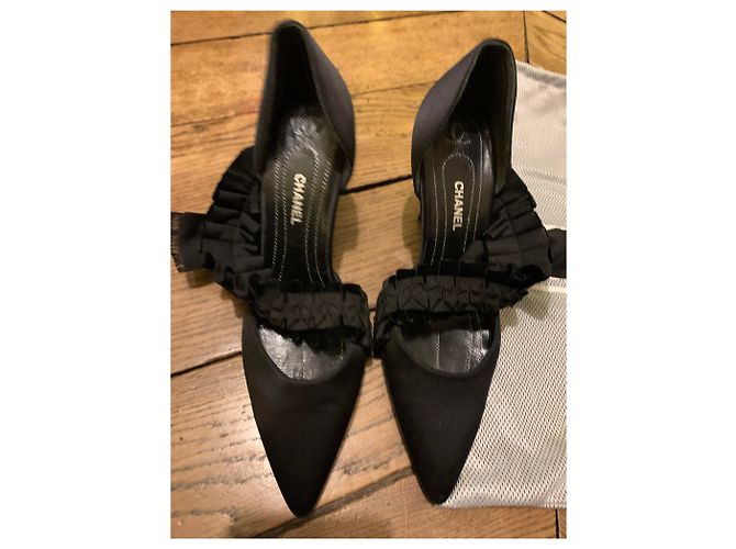 Chanel Satinpumps in Schwarz mit Strassstein - Ansicht 2