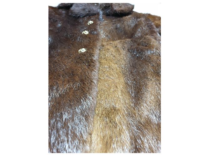 Autre Marque Abrigo de piel de castor marrón con botones de cobre Castaño - vista 10