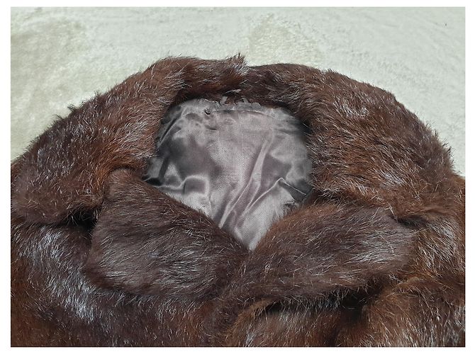 Autre Marque Abrigo de piel de castor marrón con botones de cobre Castaño - vista 3