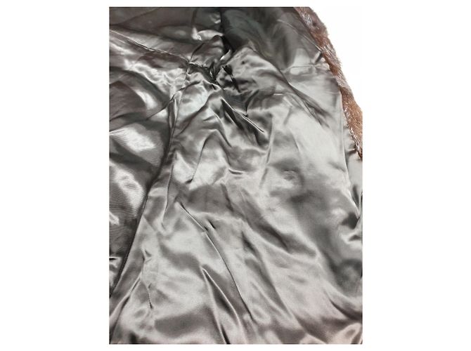 Autre Marque Abrigo de piel de castor marrón con botones de cobre Castaño - vista 5
