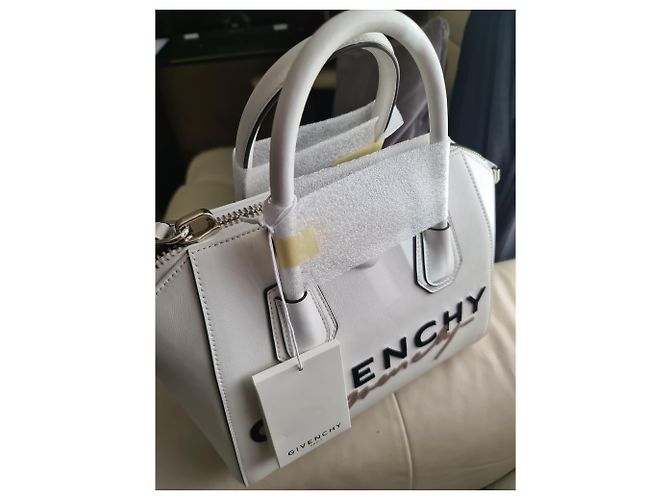 Givenchy Signature Antigona Ledertasche in Weiß - Ansicht 10