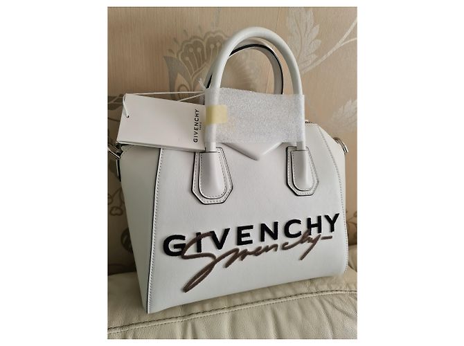 Givenchy Signature Antigona Ledertasche in Weiß - Ansicht 11