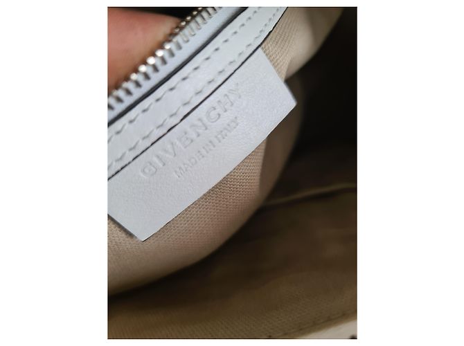 Givenchy Signature Antigona Ledertasche in Weiß - Ansicht 4