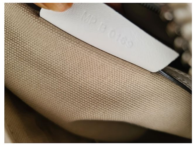 Givenchy Signature Antigona Ledertasche in Weiß - Ansicht 5