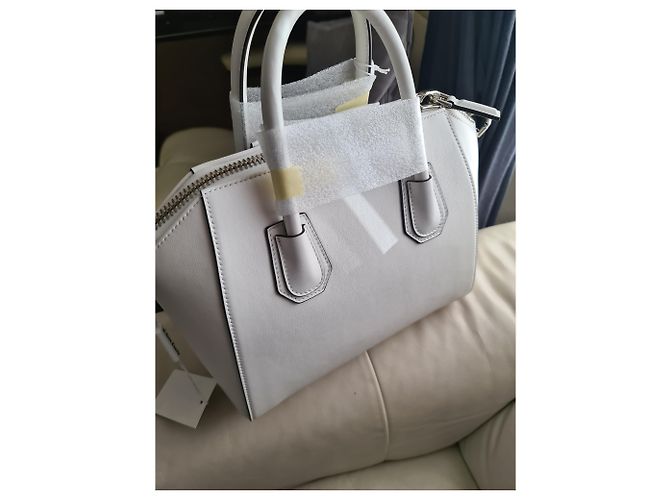 Givenchy Signature Antigona Ledertasche in Weiß - Ansicht 9