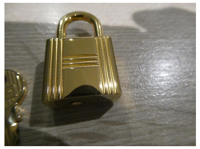 Lucchetto Hermès dorato per borsa birkin o kelly D'oro - vista 4
