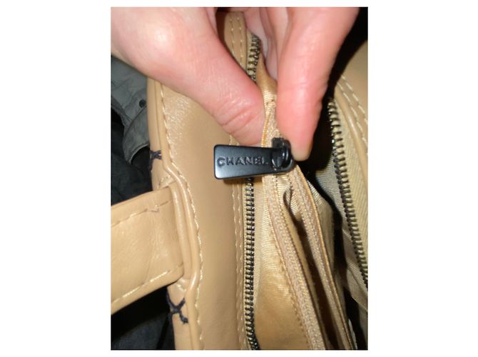 Bolso Chanel Wild Stitch Boston Beige de Cuero - vista 12