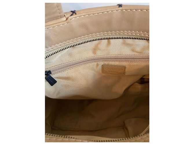 Bolso Chanel Wild Stitch Boston Beige de Cuero - vista 5