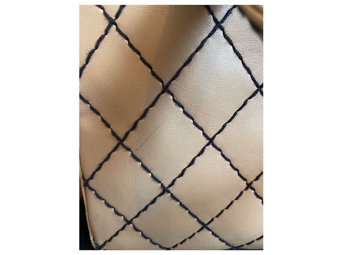 Bolso Chanel Wild Stitch Boston Beige de Cuero - vista 7