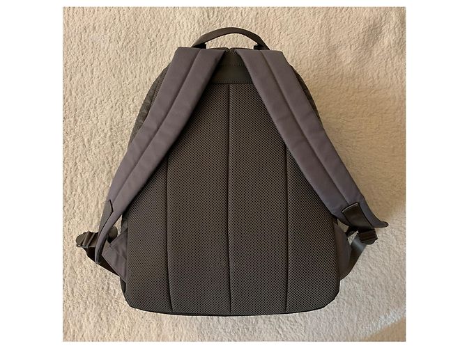 Issey Miyake Zaino Baobao grigio - vista 2