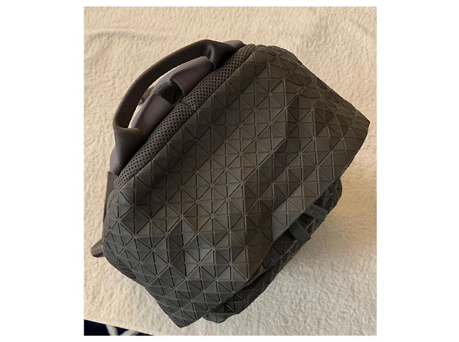 Issey Miyake Zaino Baobao grigio - vista 3