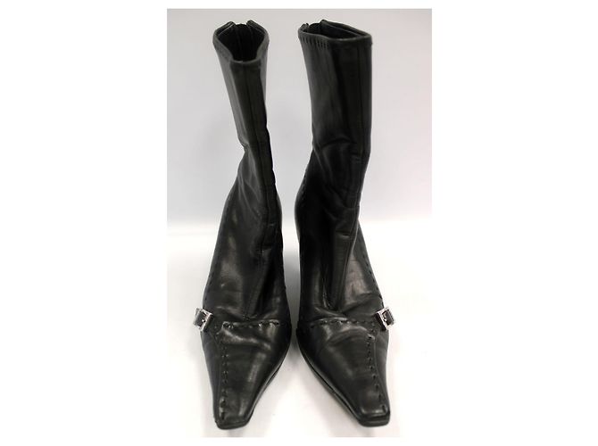 Prada schwarze Lederstiefel mit Kitten Heel - Ansicht 2