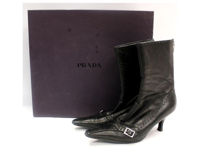Prada schwarze Lederstiefel mit Kitten Heel - Ansicht 3