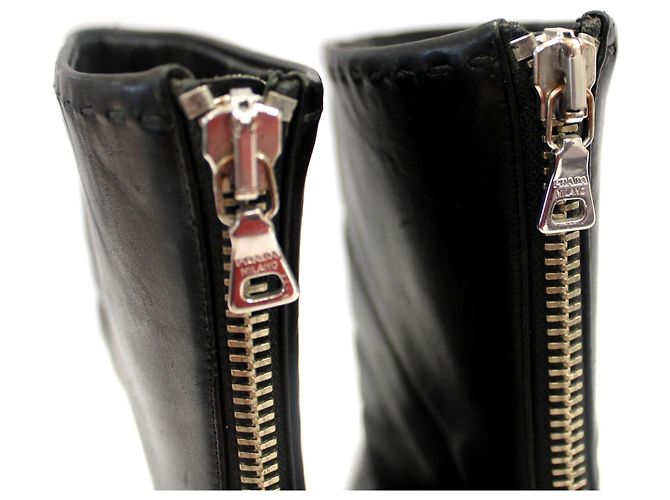 Prada schwarze Lederstiefel mit Kitten Heel - Ansicht 7