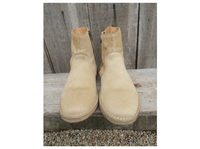 Botas Apc Beige en Cuero Estilo Pony 39 - vista 3
