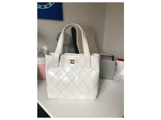 Coco Handle Chanel small Surpique Tote White - view 4