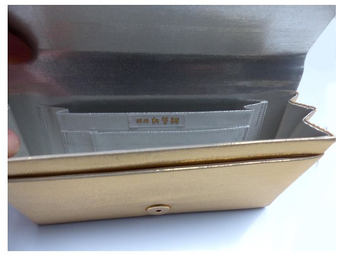 Autre Marque Clutch Saga Nishiki in seta dorata D'oro - vista 4