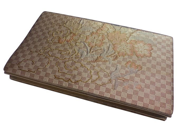 Autre Marque Clutch Saga Nishiki in seta dorata D'oro - vista 8