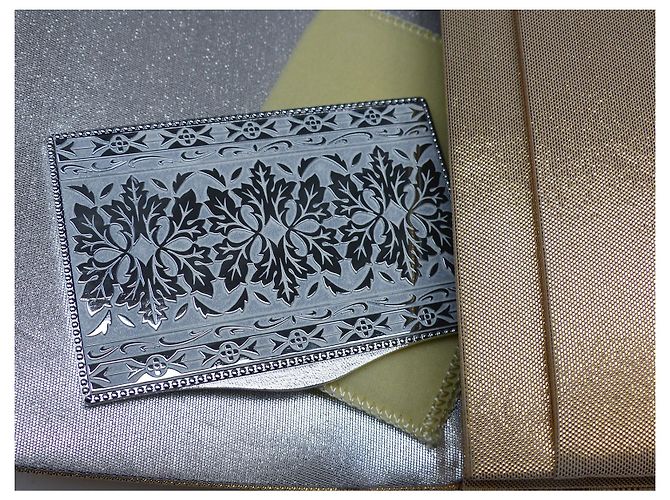 Autre Marque Clutch Saga Nishiki in seta dorata D'oro - vista 9