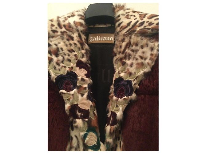 John Galliano Capa - vista 4