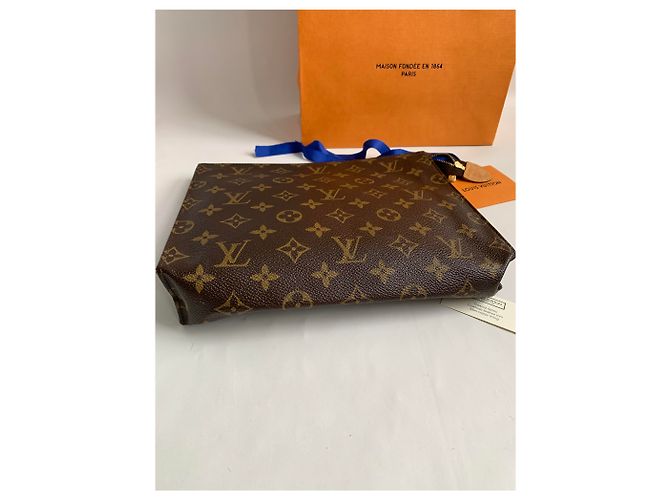 Louis Vuitton Pochette 26 Castaño - vista 2