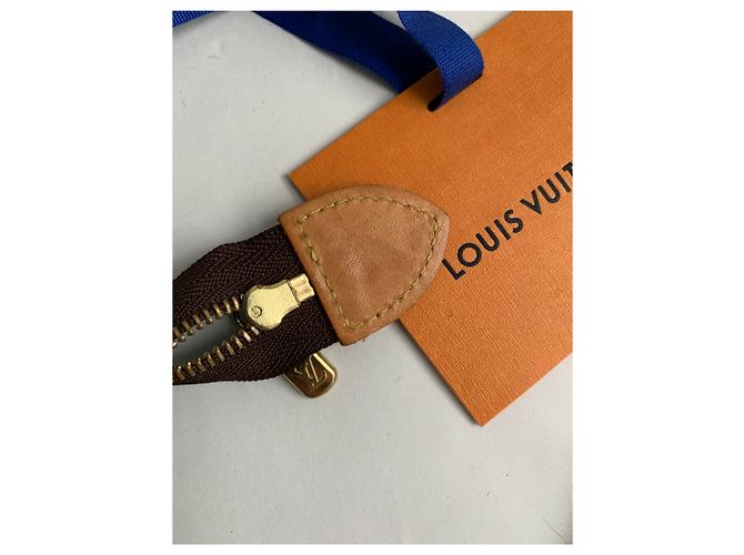 Louis Vuitton Pochette 26 Castaño - vista 8