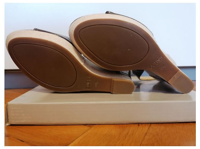 Sandali con zeppa Guess in pelle marrone Beige - vista 3