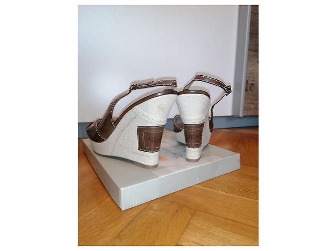 Sandali con zeppa Guess in pelle marrone Beige - vista 6