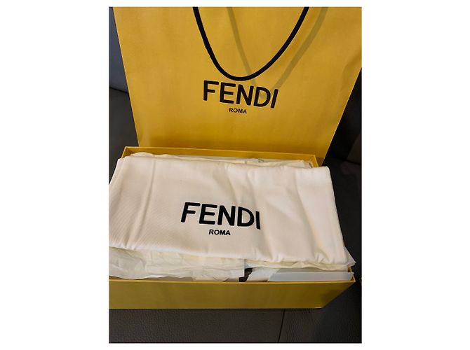 Fendi Sneaker aus braunem Leder - Ansicht 3