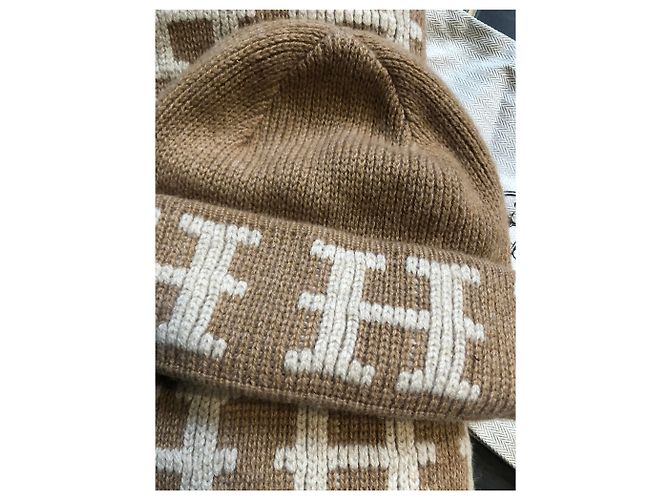 Hermès Kaschmirschal und Mütze Beige - Ansicht 2