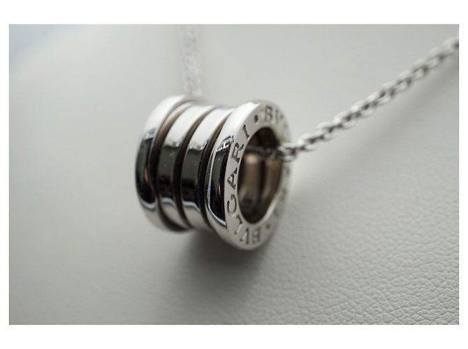 Bulgari Bvlgari B..Null1 Halskette mit kleinem runden Anhänger, beide in 18Weißgold - Ansicht 5