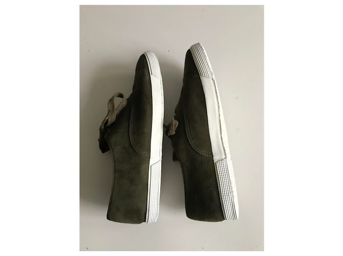 Chanel Baskets basses en daim Blanc Kaki - vue 14
