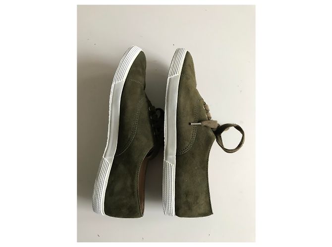 Chanel Baskets basses en daim Blanc Kaki - vue 15