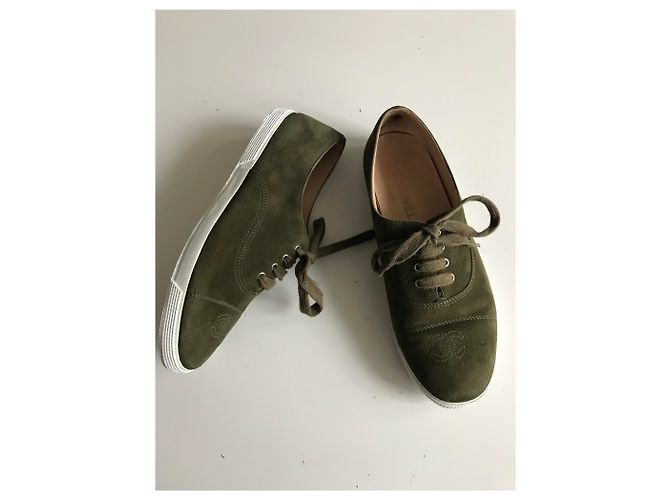Chanel Baskets basses en daim Blanc Kaki - vue 7