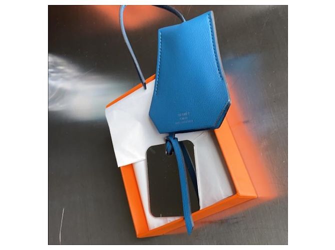 Charm Hermès Kelly Clochette Narcisse Espelho Azul Couro - vista 3